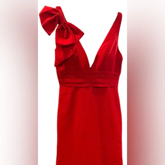 Mac Duggal Red V-Neck One-Shoulder Gown with Bow - Picture 4 of 10